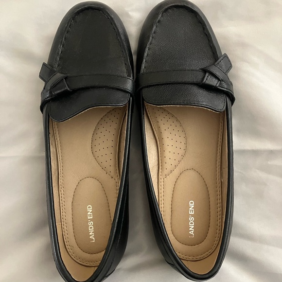 Lands’ End black flat leather loafer. Size 9 1/2. - Picture 4 of 6
